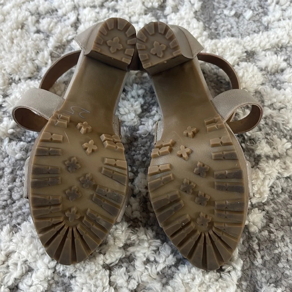 Report Chunky Heels Size 6.5